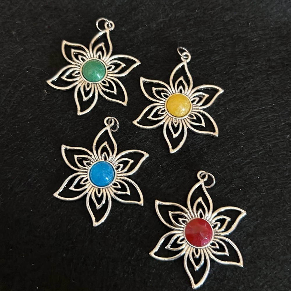 24024 4/$25 Necklace pendants